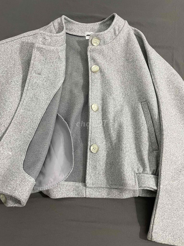 Áo khoác dạ ép màu xám baisic cúc bản to dày dặn. Mua bán Quần áo tại Huyện Thanh Thuỷ Phú Thọ được đăng bởi Vân Nguyễn hình 1