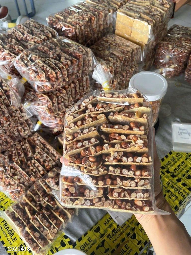 1KG KẸO ĐẬU PHỘNG NƯỚC CỐTDỪA  GỒM 2 TÚI 500G TTS. Mua bán Đồ ăn, thực phẩm và các loại khác tại Huyện Thạnh Phú Bến Tre được đăng bởi Siêu thị Anh Tú 88 hình 1