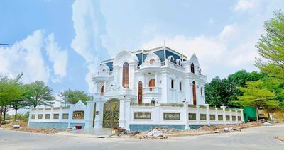 Nền BT sân golf view sông DT 238m2 không lỗi, giá tốt chỉ 4 tỷ sổ sẵn