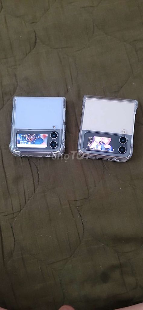 Samsung Galaxy Z Flip 4 256GB 99% bị đốm. Mua bán Điện thoại tại Thành phố Long Xuyên An Giang được đăng bởi Nam67 hình 1