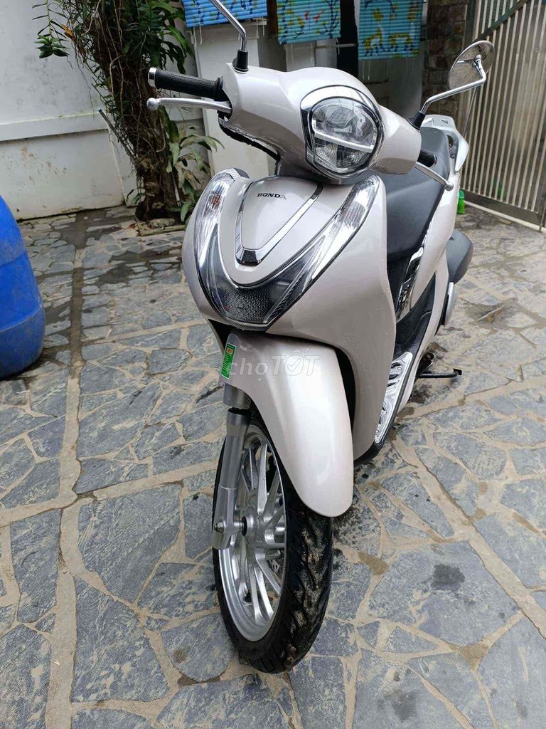Xe SH mode Màu Kem 2021 mới 99%. Mua bán Xe máy tại Thành phố Huế Thừa Thiên Huế được đăng bởi Trần Văn Ty hình 1