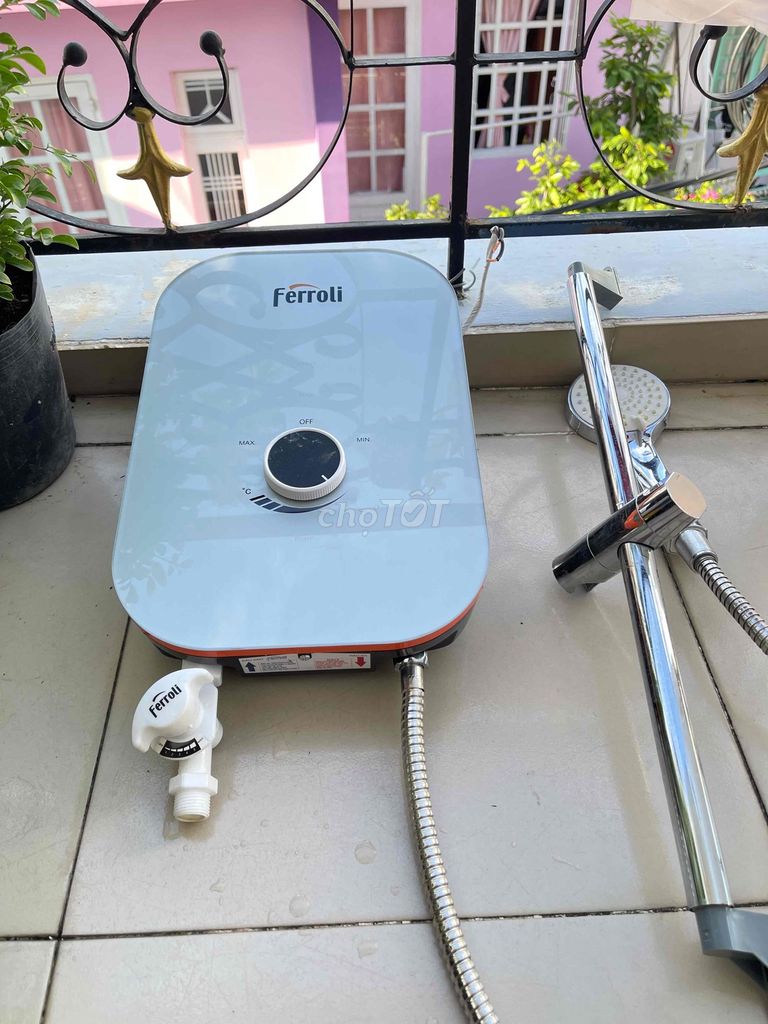 Máy nước nóng Ferroli Amore-4.5-GSP Trắng Còn mới. Mua bán Thiết bị vệ sinh, nhà tắm tại Quận 4 Tp Hồ Chí Minh được đăng bởi Trung kỹ  hình 1