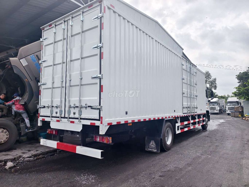 Xe tải Howo 4x2 8 tấn Thùng kín nhập khẩu dài 9,9m. Mua bán Xe tải, xe ben tại Thành phố Biên Hòa Đồng Nai được đăng bởi Howo vimid hình 2