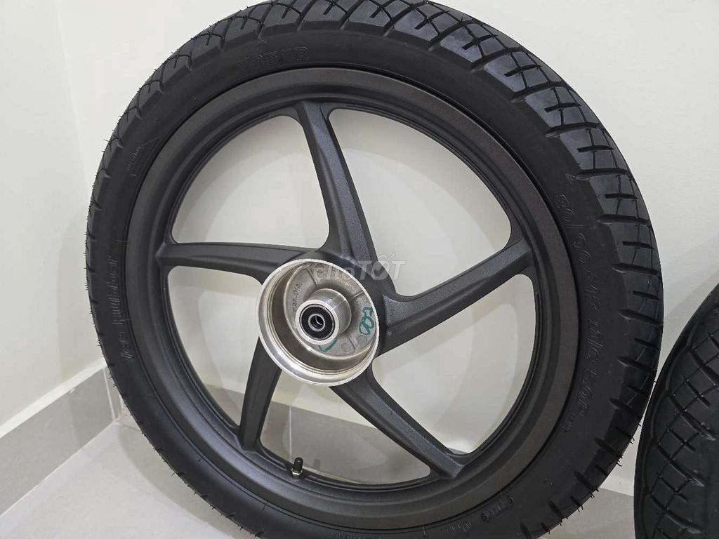 Cần bán cặp bánh mâm luôn vỏ ruột của future led. Mua bán Phụ tùng xe tại Thành phố Long Khánh Đồng Nai được đăng bởi Lâm hình 3