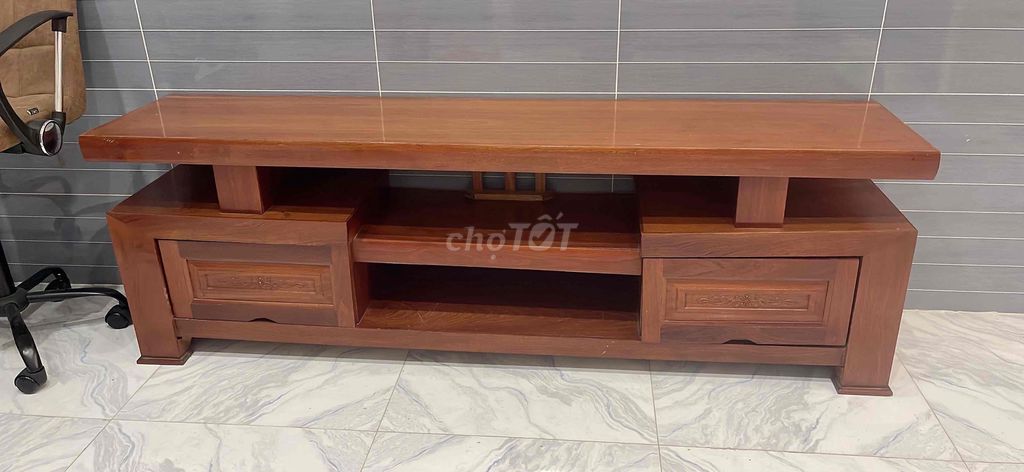 Kệ tivi gỗ tự nhiên 1m8x40cm. Mua bán Tủ, kệ gia đình tại Thành phố Biên Hòa Đồng Nai được đăng bởi Nguyễn Trường Sơn hình 1