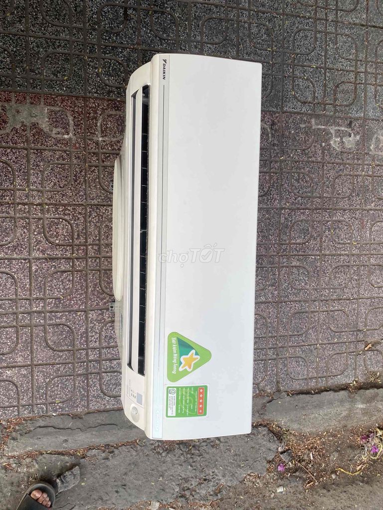 cần bán máy lạnh Daikin 1hp inverter