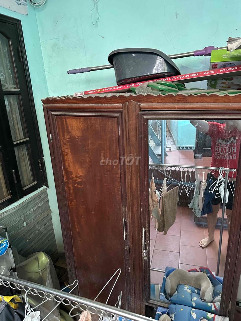 Tủ quần áo gỗ nâu có gương. Mua bán Tủ, kệ gia đình tại Quận Hoàn Kiếm Hà Nội được đăng bởi hà duy lân hình 1