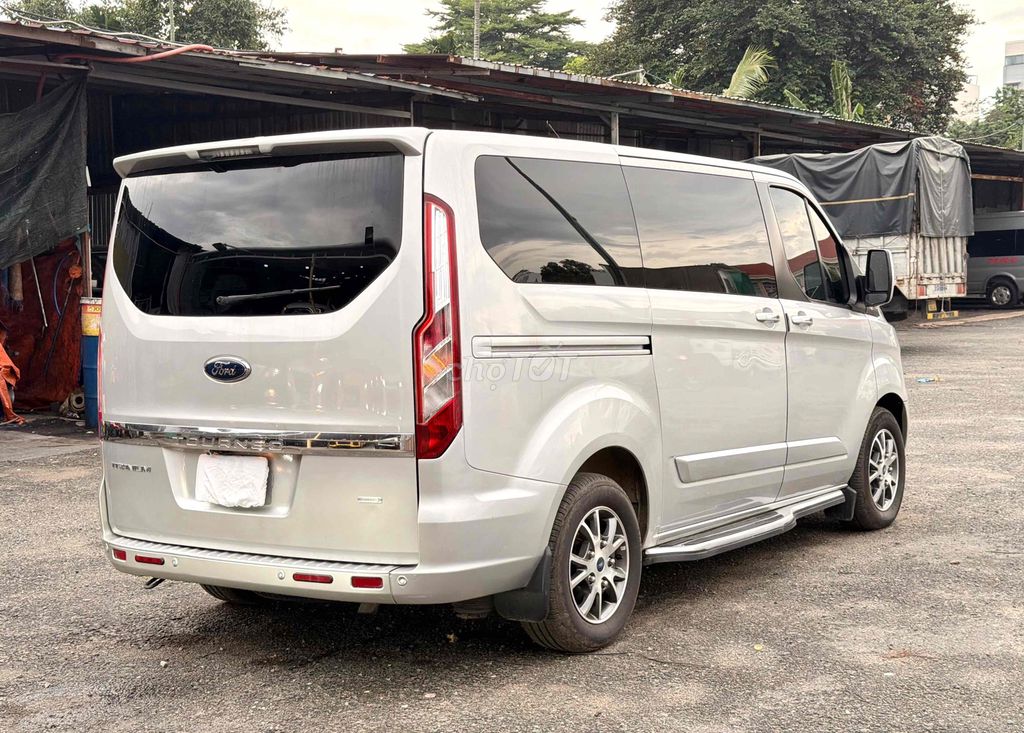Ford Tourneo Titanium 2019 Серебристый металлик
