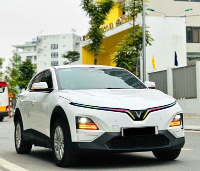 VinFast VF6 ECO 2025 Trắng. Mua bán Ô tô tại Quận Cầu Giấy Hà Nội được đăng bởi ĐẶNG QUANG HUY