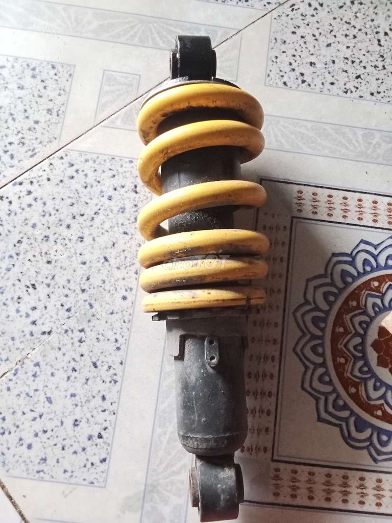 Phuộc KYB Yaz Vàng Đen rã xe chưa vệ sinh bao xì. Mua bán Phụ tùng xe tại Huyện Vũng Liêm Vĩnh Long được đăng bởi thanh hình 1