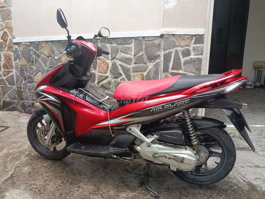 Honda Air Blade 2024 красно-черный