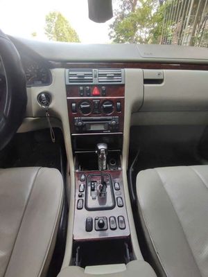 Bán xe mercedes C240 màu đen nội thất kem. Mua bán Ô tô tại Quận Ba Đình Hà Nội được đăng bởi Nguyễn Tâm 