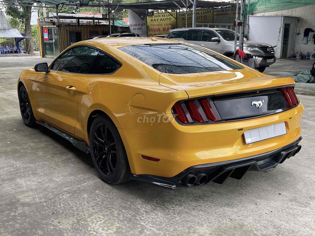 Ford Mustang Cũ 2.3L AT 2014 - 80000 km ốp Carbon. Mua bán Ô tô tại Quận Gò Vấp Tp Hồ Chí Minh được đăng bởi Ô Tô Cũ hình 3