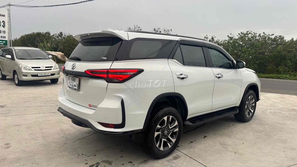 Toyota Fortuner 2021 photo 2