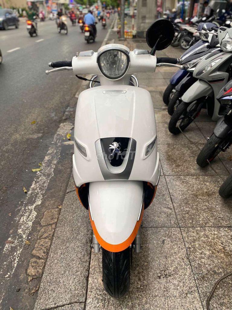 Peugeot Django 125 2020 Белый с оранжевым б/у