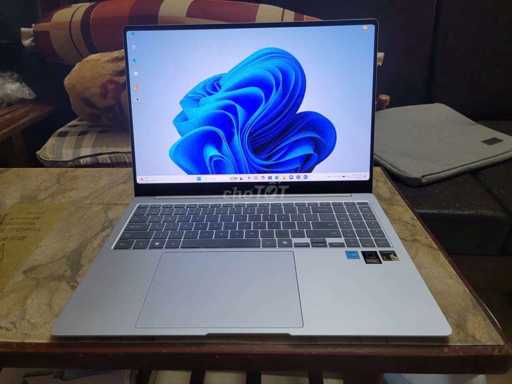 Samsung Galaxy Book 4 Edge Snapdragon X Elite 16". Mua bán Laptop tại Quận 12 Tp Hồ Chí Minh được đăng bởi Anh Thi hình 1