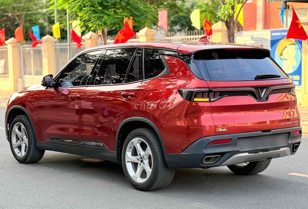 VinFast Lux SA 2.0 Turbo 2019 Base красный 71 000 км