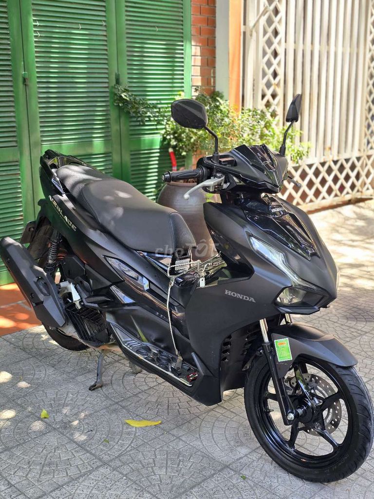 Honda Air Blade 4V 2023 Матовый черный спорт