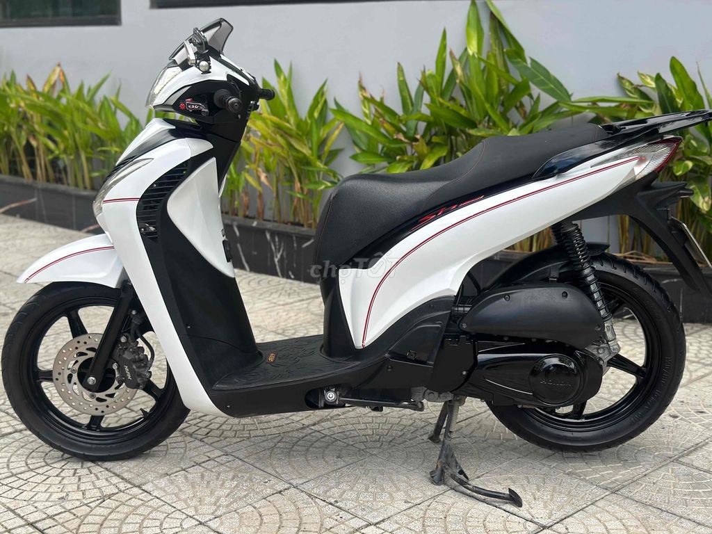Мотоцикл Honda SH 125, белый, обвес под стиль Italy