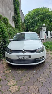 Volkswagen 5 chỗ, trắng, đk 2016, chất lượng tốt.
