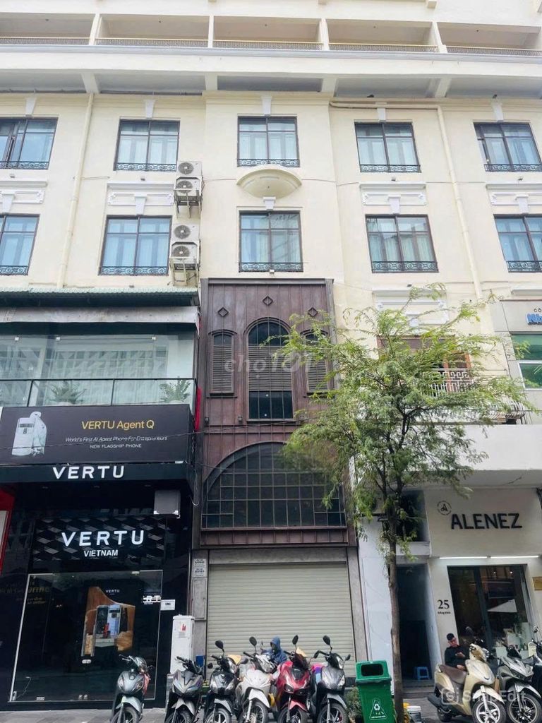 Nhà hàng, quán bar MT 23 Đồng Khởi, Q1. Dt: 4,5x38m, Kc: trệt lửng lầu