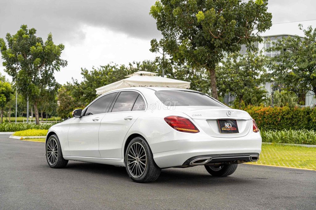 C200 Exclusive Sx 2021 màu trắng sang trọng. Mua bán Ô tô tại Quận 7 Tp Hồ Chí Minh được đăng bởi Dương Phương hình 9