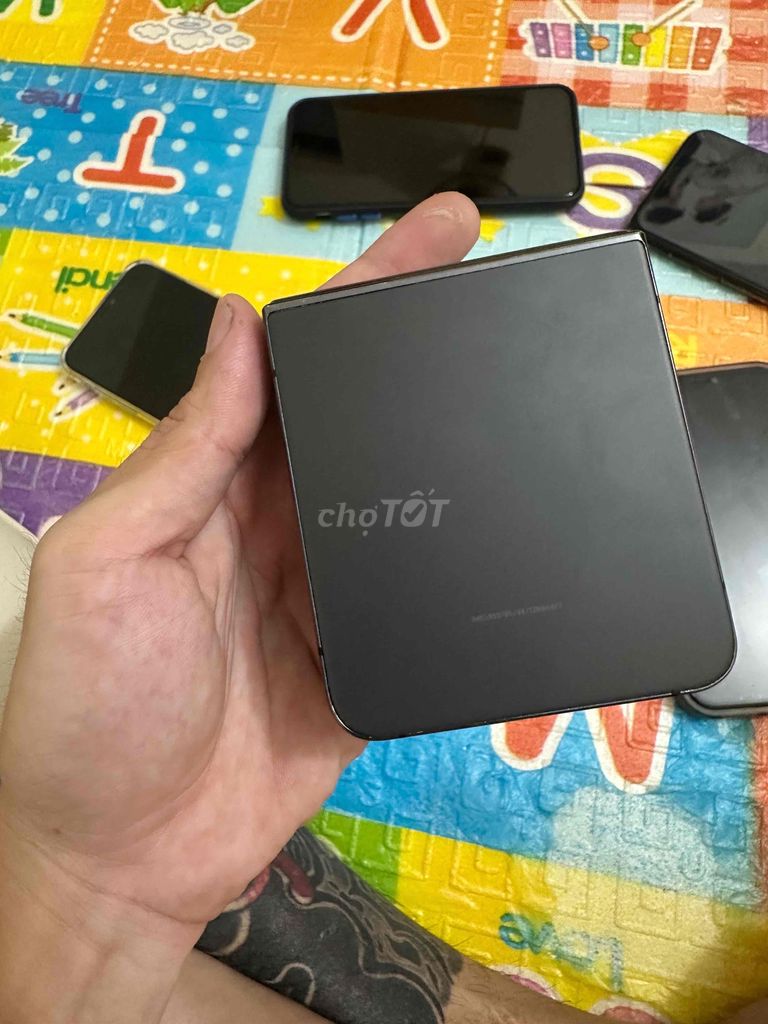Samsung Z Flip 4 Đen. Mua bán Điện thoại tại Thành phố Vũng Tàu Bà Rịa - Vũng Tàu được đăng bởi Anh Đạt hình 1