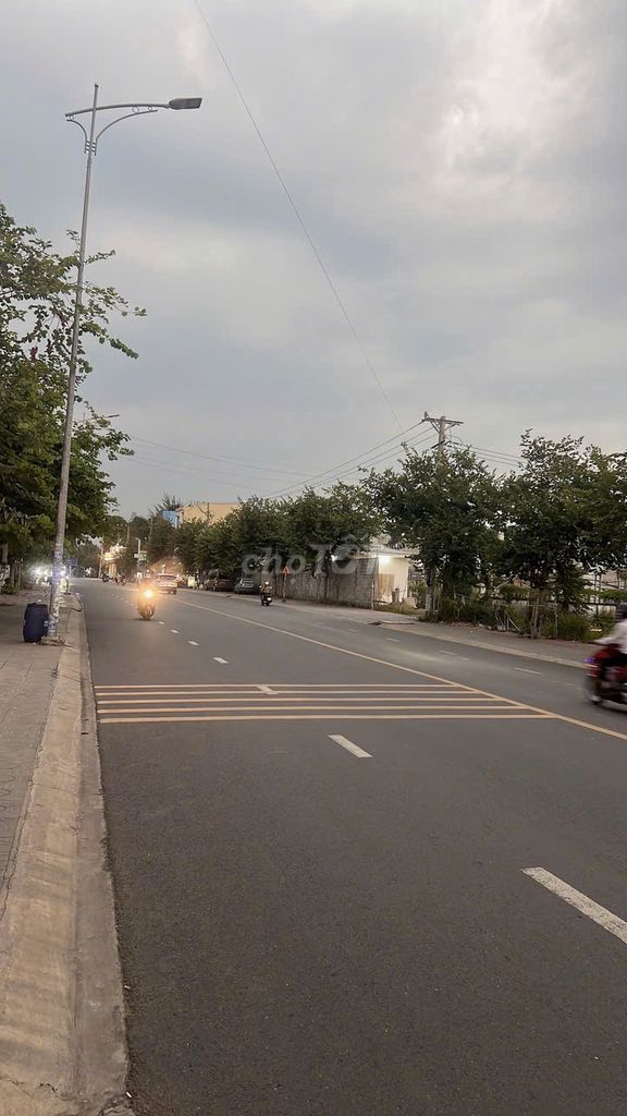BÁN KHÁCH SẠN 6 TẦNG HIỆN  ĐẠI. Mua bán văn phòng, mặt bằng kinh doanh tại Thành phố Dĩ An Bình Dương được đăng bởi PHẠM THỊ NGỌC HẠNH  hình 1