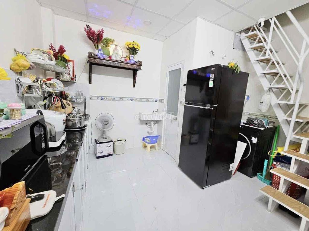 Tôi bán nhà 24 m2, 1 trệt. 1 lầu , Sát hẽm xe hơi. tuyệt đẹp, Quận 7