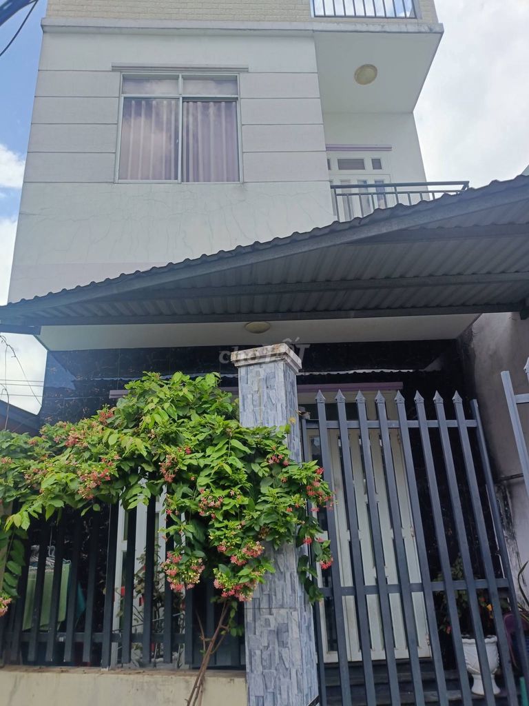 Bán nhà 1 trệt 1 lầu có 2 kiop cho thuê tại Thuận Giao