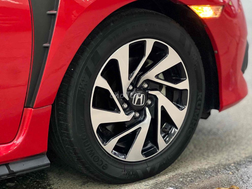 Honda Civic 2018 1.8 E - 67000 km. Mua bán Ô tô tại Thành phố Thuận An Bình Dương được đăng bởi Phạm Nguyễn Hồng Nhung hình 8