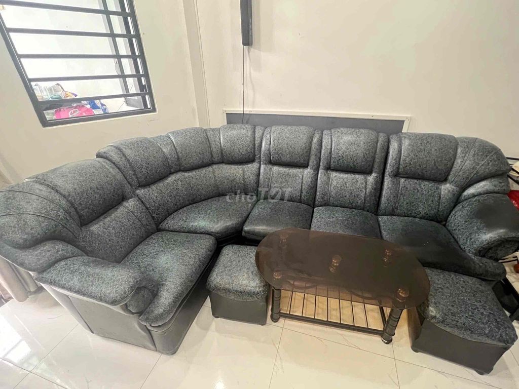 chuyển nhà nên dư bộ bàn ghế sofa chất liêu da