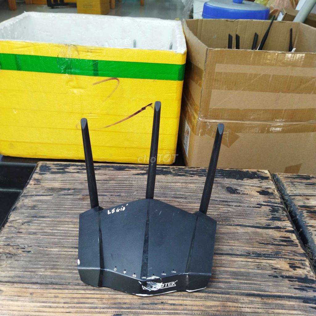 Phát wifi Aptek N303 3 râu tốc độ 300mbps.