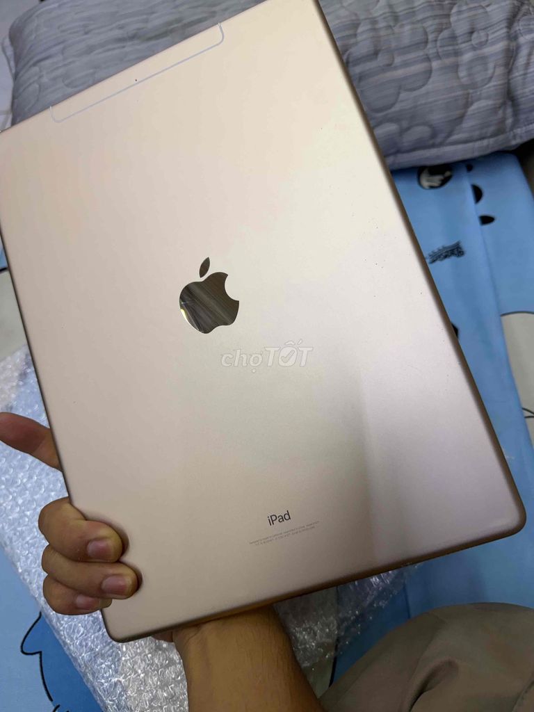 iPad Pro 12.9 Gen 2 64GB Vàng gold pin 94%. Mua bán Máy tính bảng tại Quận Gò Vấp Tp Hồ Chí Minh được đăng bởi Cửa Hàng BT Mobile Chuyên Iphone Quốc Tế Giá Tốt hình 1