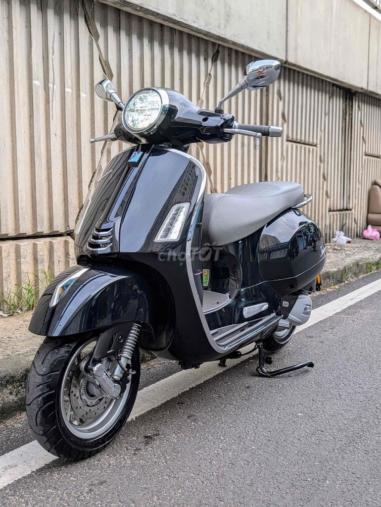 GTS 150 Classic Màu Đen 12/2023  Keyless