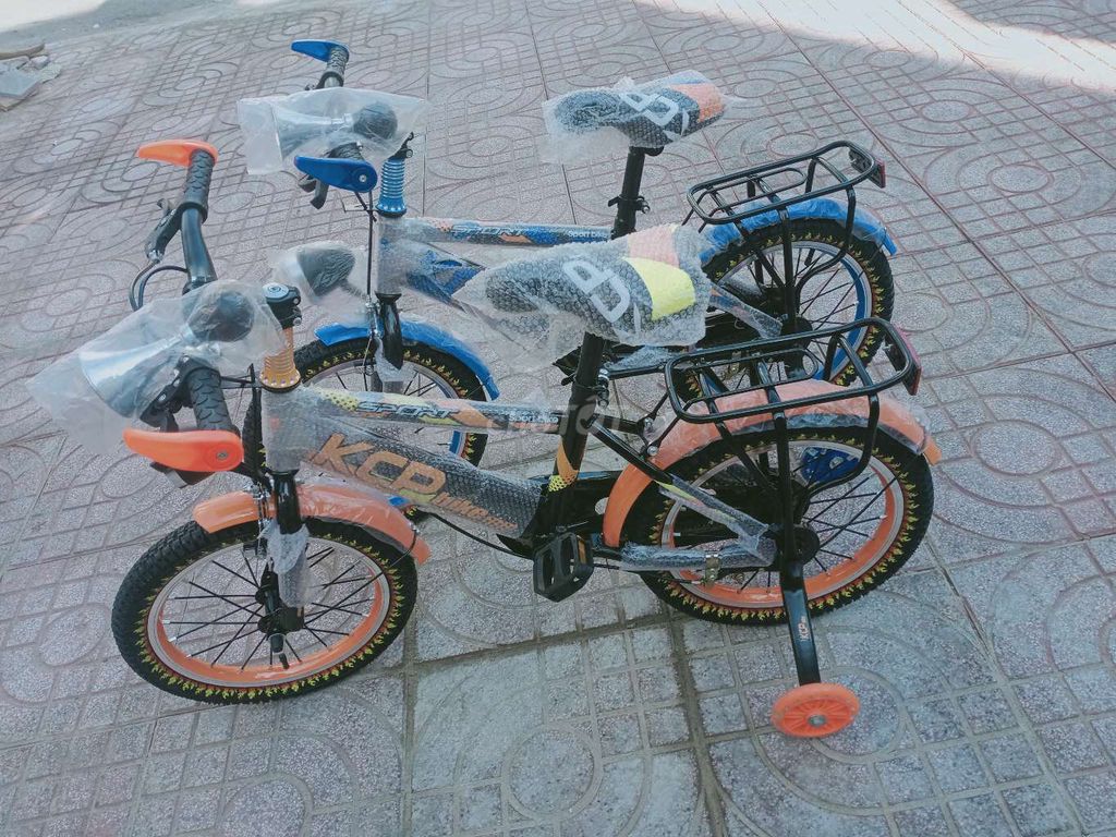 Xe đạp trẻ em 16in nam màu cam và xanh dương mới