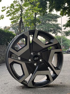 Lazang dòng xe Hyundai,Kia 20 inch nguyên seal. Mua bán Phụ tùng xe tại Huyện Đông Anh Hà Nội được đăng bởi Sơn Nam