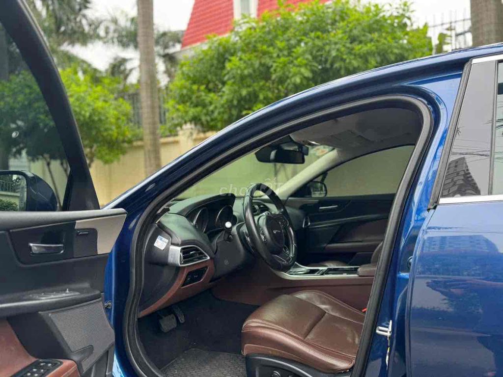Jaguar XE Portfolio 2.0 sx 2015 mới lăn bánh 84.00. Mua bán Ô tô tại Quận Tân Phú Tp Hồ Chí Minh được đăng bởi Phước Nguyễn hình 5
