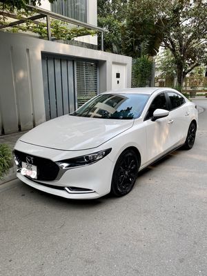 Mazda3 Luxury Full Option màu trắng cuối 12/2020