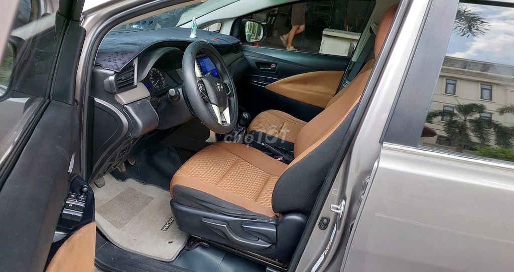 Xe Innova gia đình màu nâu đồng đời 2019. Mua bán Ô tô tại Quận Gò Vấp Tp Hồ Chí Minh được đăng bởi Anh Danh hình 5