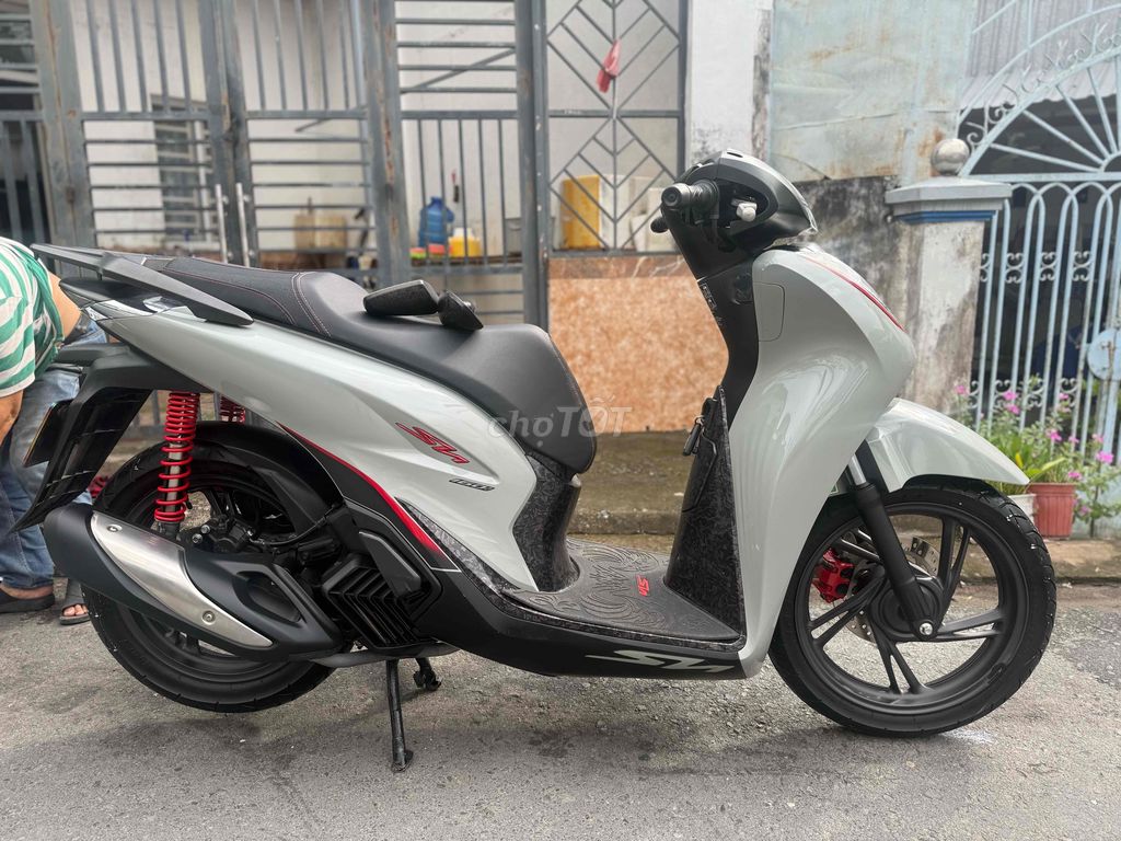 SH 160 ABS 2024 Lướt 3900k B65 GÓP CẦN CCCD ĐỦ 18t. Mua bán Xe máy tại Quận Ninh Kiều Cần Thơ được đăng bởi XE MÁY HOÀNG YẾN hình 2