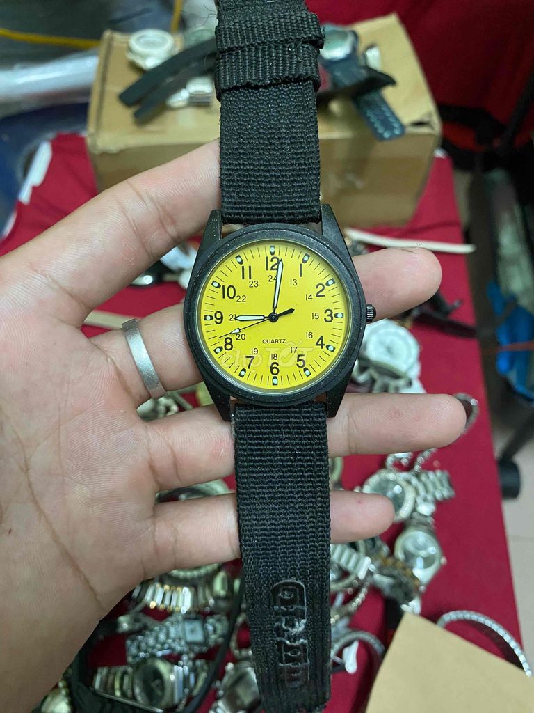 Đồng hồ pin nam Vàng Đen 41mm. Mua bán Đồng hồ tại Huyện Thủ Thừa Long An được đăng bởi MINH PHAT hình 1