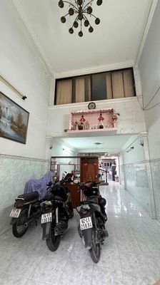 Townhouse 80 m² · 6 bed · Đường Tạ Uyên
