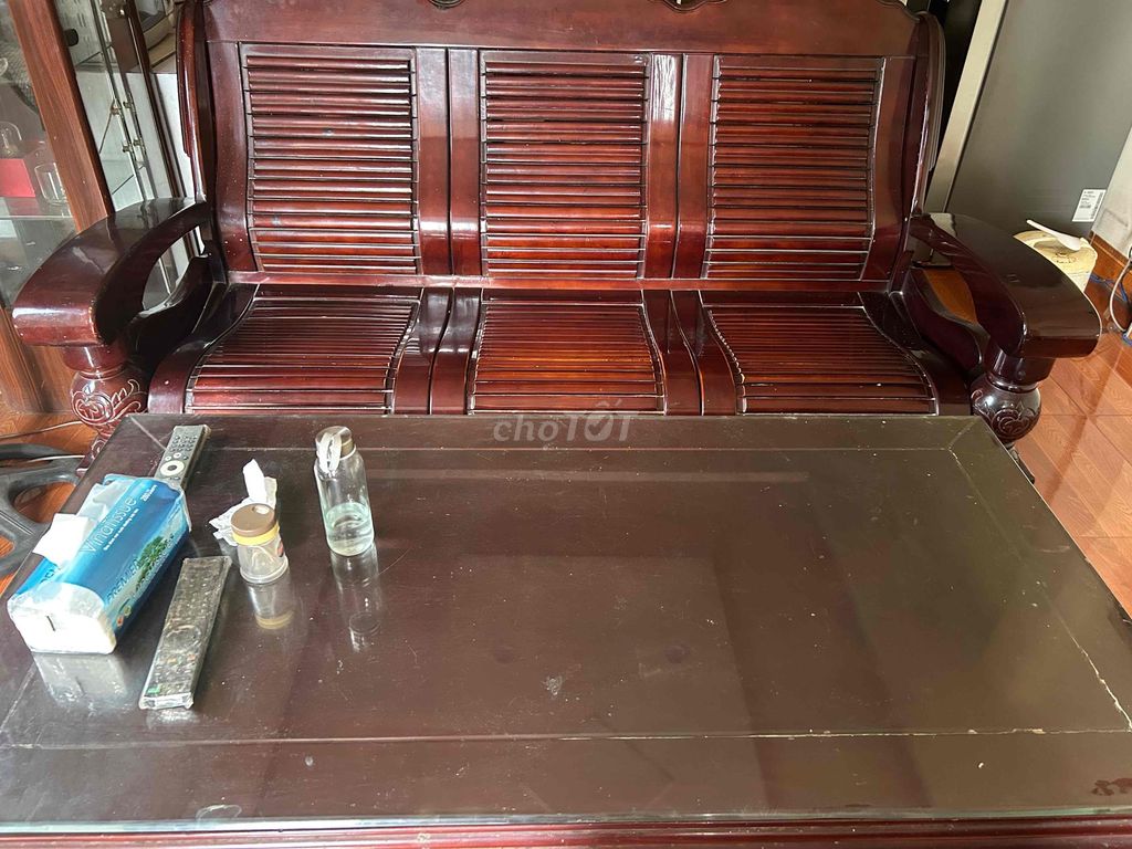 Bộ bàn ghế phòng khách Gỗ. Mua bán Bàn ghế tại Quận Thanh Xuân Hà Nội được đăng bởi Ngọc Bích hình 1