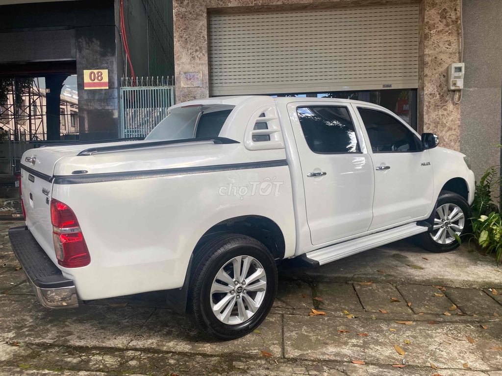 TOYOTA HILUX 2.5E MT NHẬP KHẨU