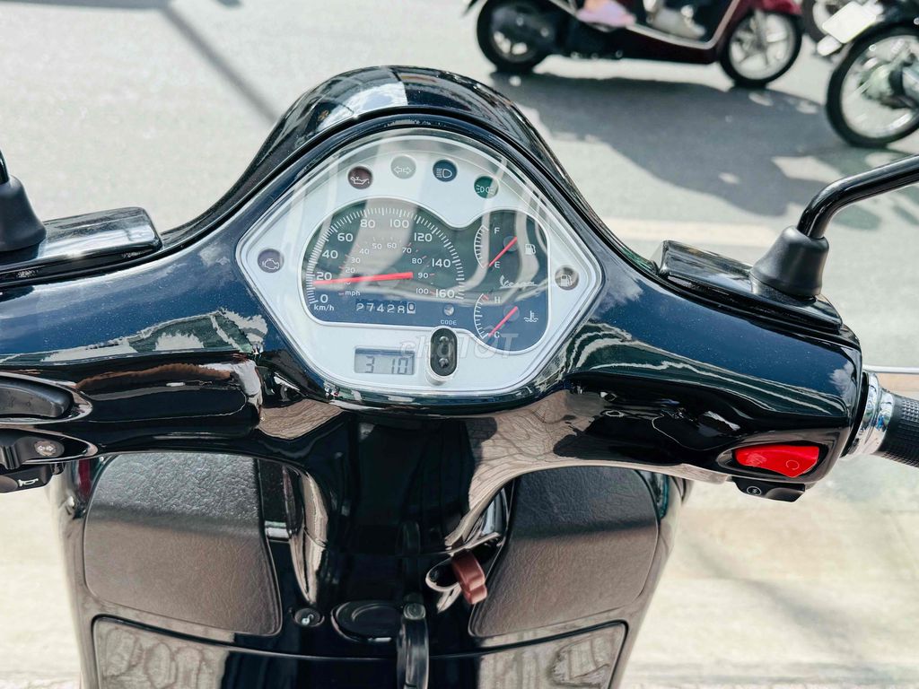 Vespa GTS 4val ie nhập thùng Ý nguyên chiếc hiếm. Mua bán Xe máy tại Quận Phú Nhuận Tp Hồ Chí Minh được đăng bởi VESPA Piaggio Quốc Vương  hình 4