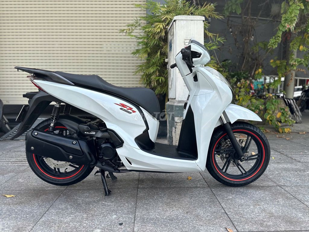 [Góp 50] sh 300i date 2017 trắng sporty, zin 100%. Mua bán Xe máy tại Quận Tân Phú Tp Hồ Chí Minh được đăng bởi VÕ MINH HẬU hình 1