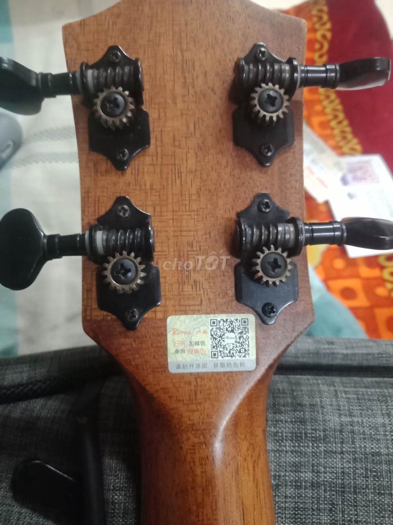 Ukulele Rosen Consert 24' Pass còn mới