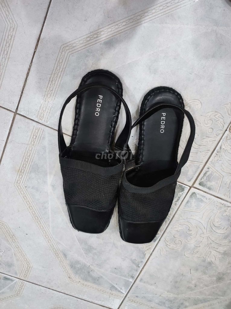 Giày sandal Pedro Nữ Đen. Mua bán Giày dép tại Quận Thanh Xuân Hà Nội được đăng bởi Selena Shop hình 1