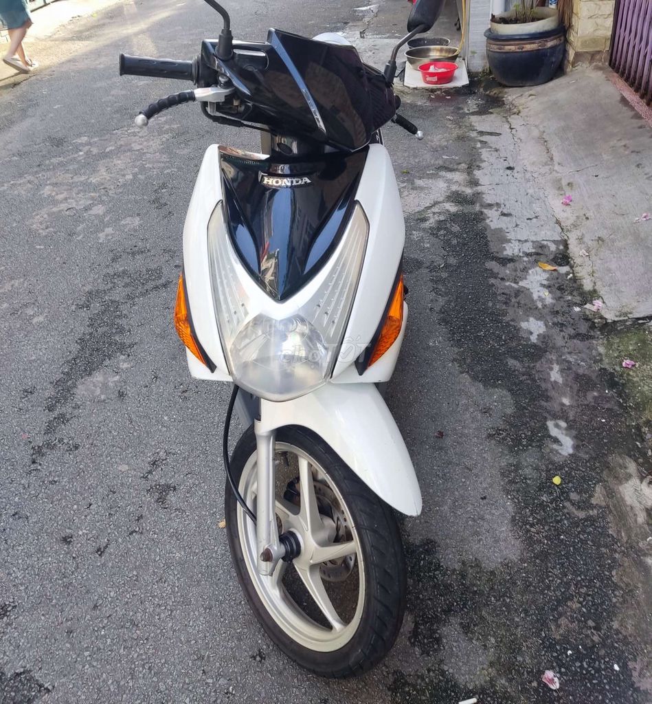 Honda Click 2007 Trắng-Đen. Mua bán Xe máy tại Quận Gò Vấp Tp Hồ Chí Minh được đăng bởi Lê Bá Lâm hình 2